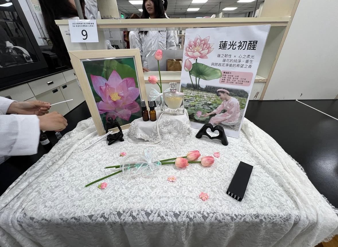 健管系參加全國新穎化妝品調製競賽再創佳績圖片