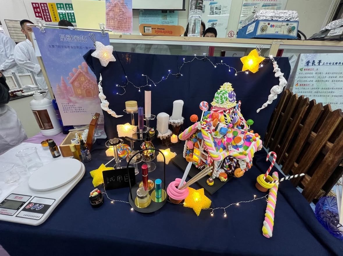 健管系參加全國新穎化妝品調製競賽再創佳績圖片